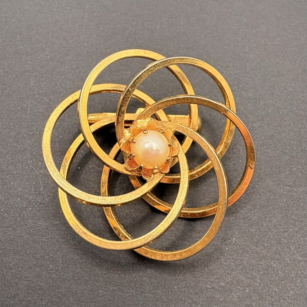 Vintage Spirals Circle Swirl Brooch‎ Gold Tone w/ Faux Pearl Classic Glam